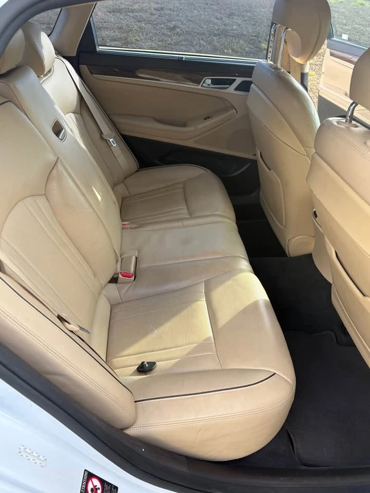2015 Hyundai Genesis - Image 10 of 13
