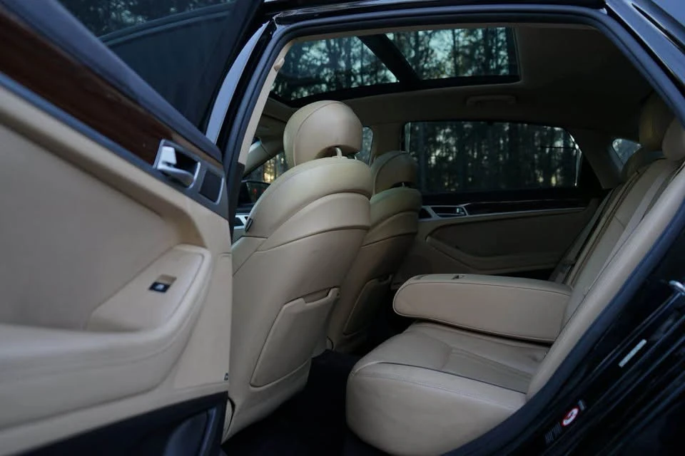 2015 Hyundai Genesis - Image 16 of 20