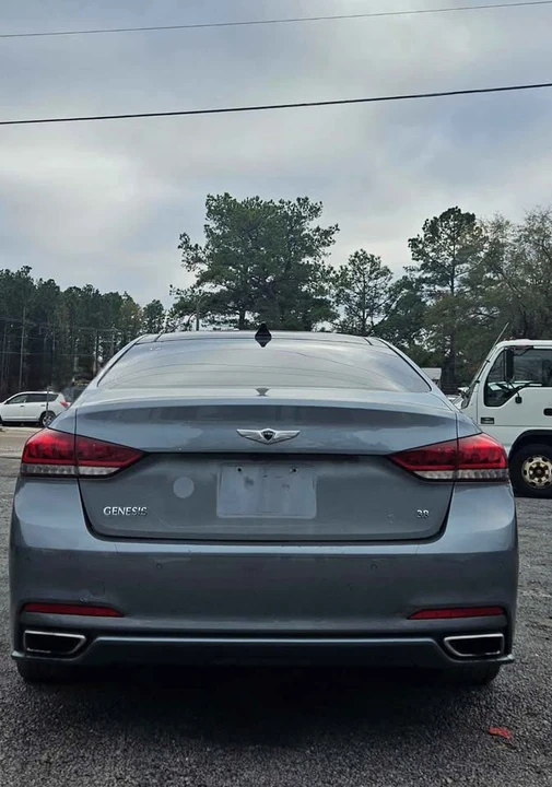2015 Hyundai Genesis - Image 2 of 9