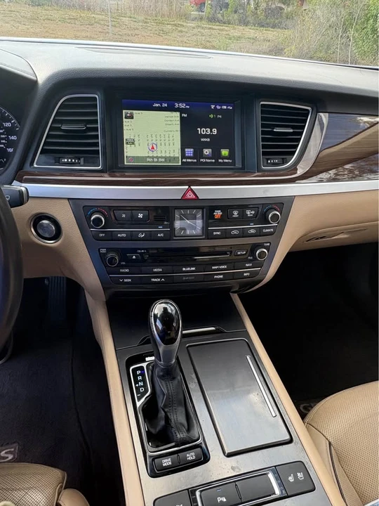 2015 Hyundai Genesis - Image 11 of 13