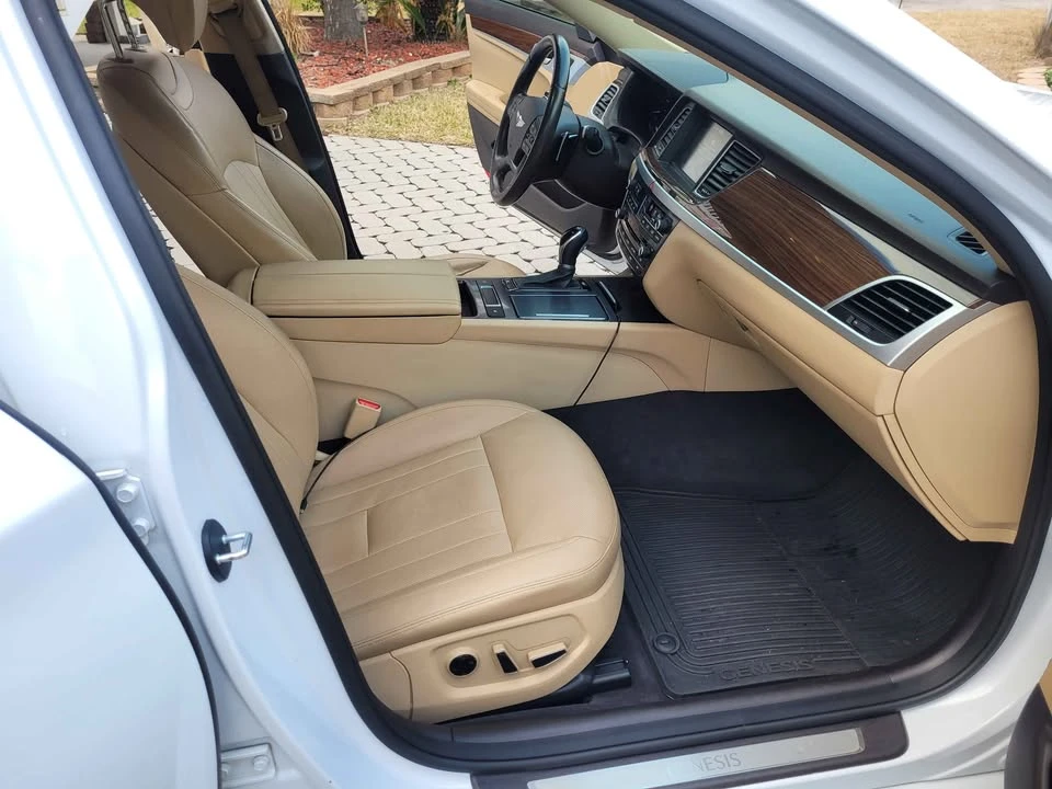 2015 Hyundai Genesis - Image 13 of 18