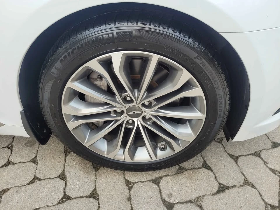 2015 Hyundai Genesis - Image 9 of 18