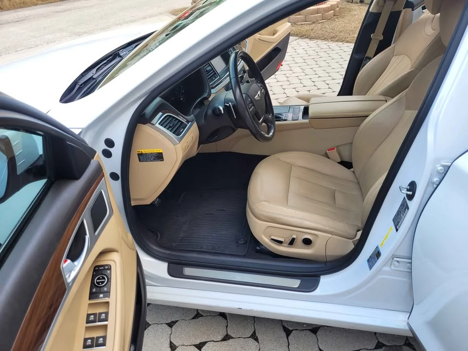 2015 Hyundai Genesis - Image 12 of 18