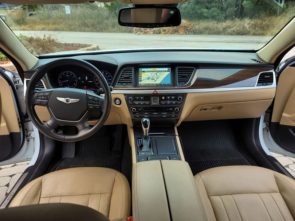 2015 Hyundai Genesis - Image 16 of 18