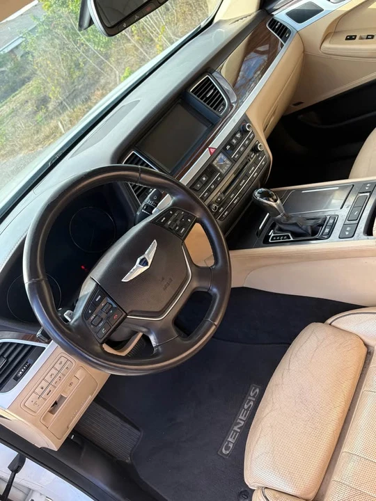 2015 Hyundai Genesis - Image 9 of 13