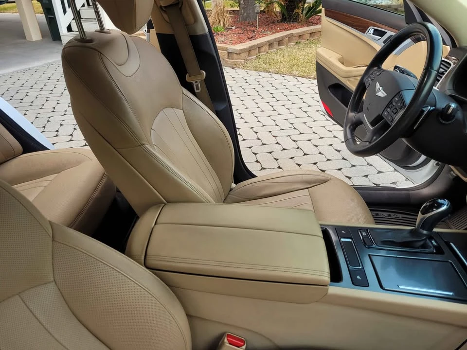 2015 Hyundai Genesis - Image 15 of 18