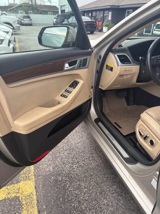 2015 Hyundai Genesis - Image 8 of 14
