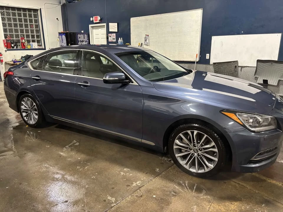 2015 Hyundai Genesis - Image 2 of 8