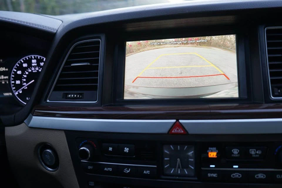 2015 Hyundai Genesis - Image 19 of 20