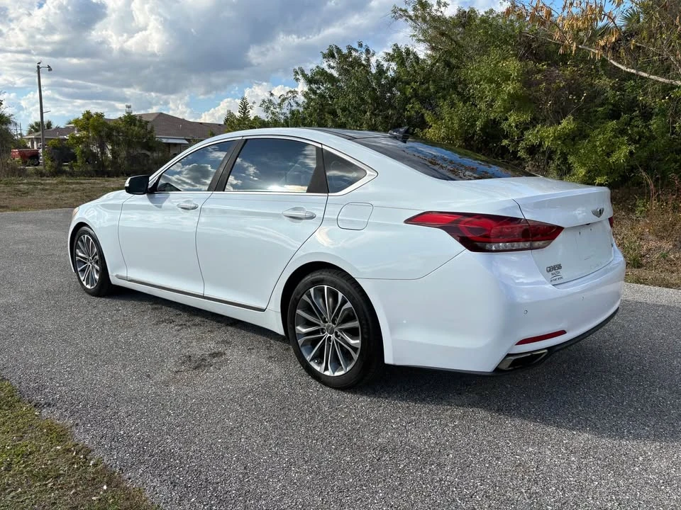 2015 Hyundai Genesis - Image 7 of 13