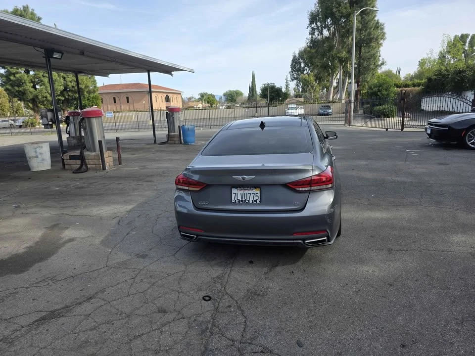 2015 Hyundai Genesis - Image 8 of 11