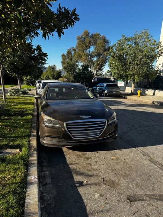 2015 Hyundai Genesis - Image 2 of 12