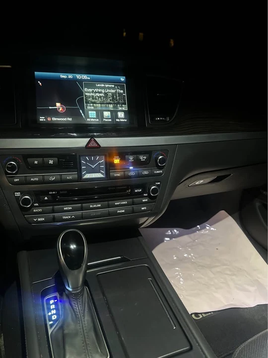 2015 Hyundai Genesis - Image 4 of 4
