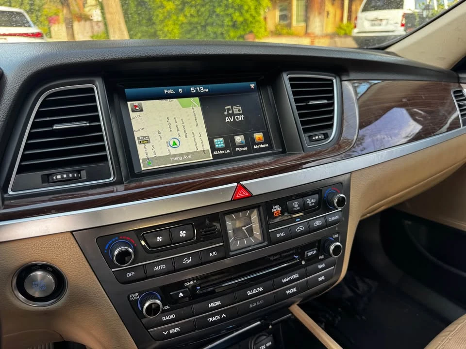2015 Hyundai Genesis - Image 4 of 12
