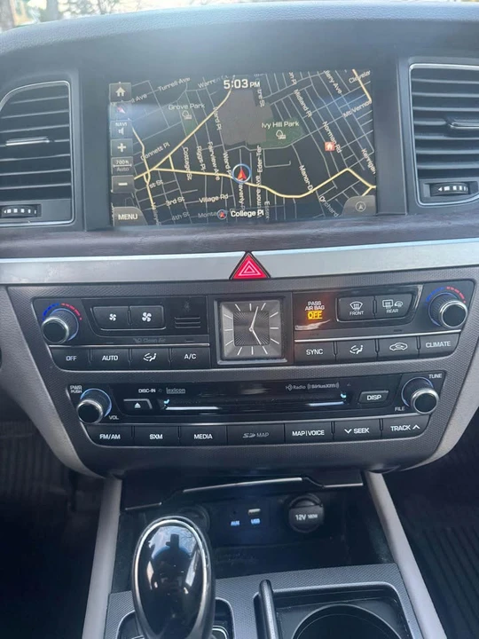 2015 Hyundai Genesis - Image 12 of 19