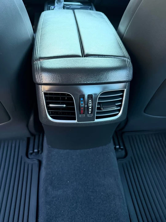 2015 Hyundai Genesis - Image 15 of 20