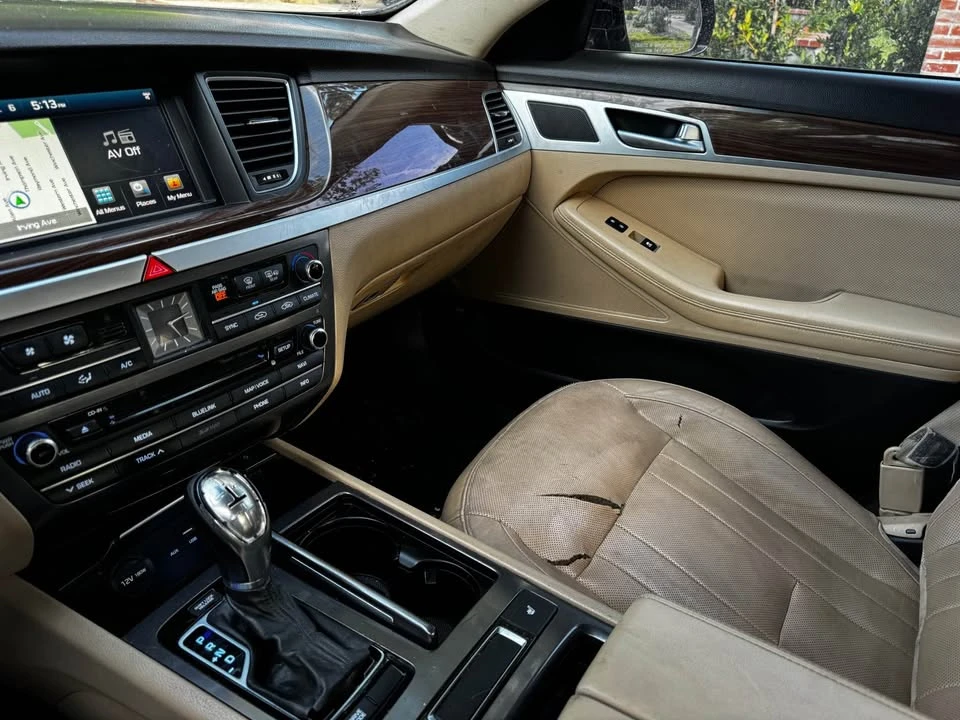 2015 Hyundai Genesis - Image 10 of 12