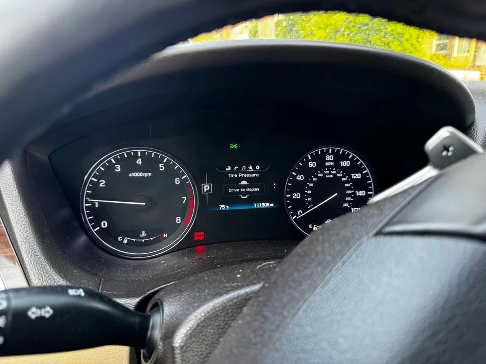 2015 Hyundai Genesis - Image 9 of 12