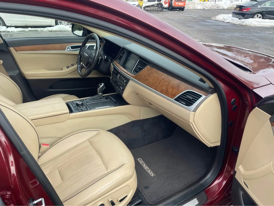 2015 Hyundai Genesis - Image 10 of 16
