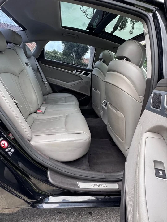 2015 Hyundai Genesis - Image 7 of 16