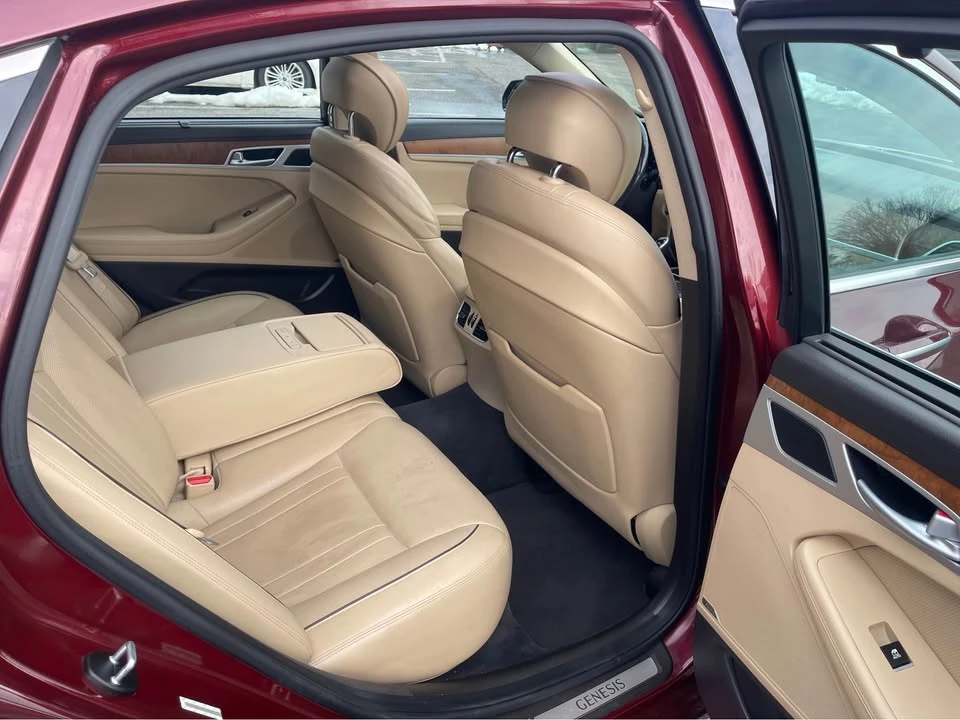 2015 Hyundai Genesis - Image 11 of 16