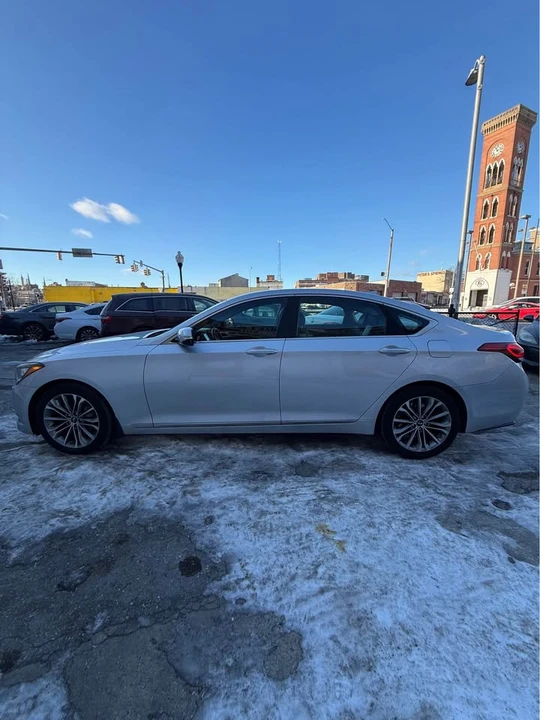 2015 Hyundai Genesis - Image 8 of 20