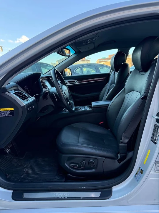 2015 Hyundai Genesis - Image 16 of 20