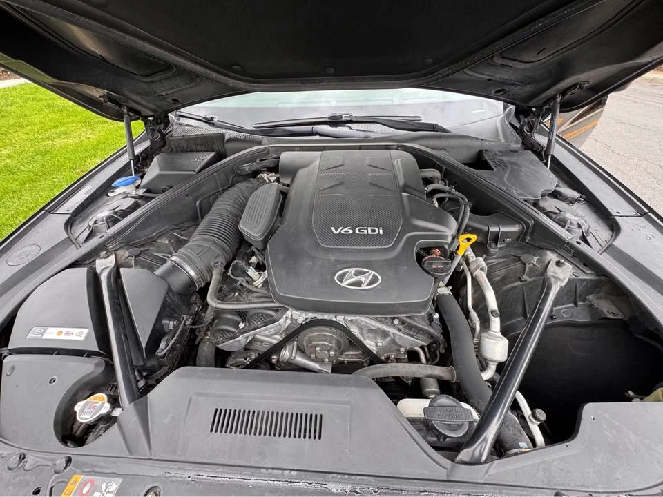 2015 Hyundai Genesis - Image 12 of 16