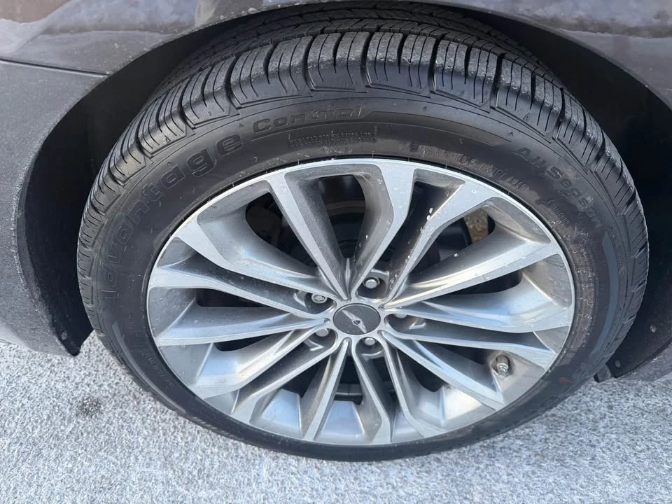 2015 Hyundai Genesis - Image 16 of 19