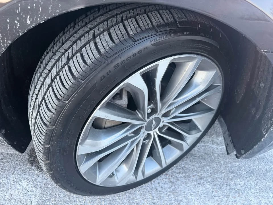 2015 Hyundai Genesis - Image 17 of 19
