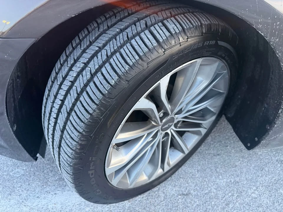 2015 Hyundai Genesis - Image 14 of 19