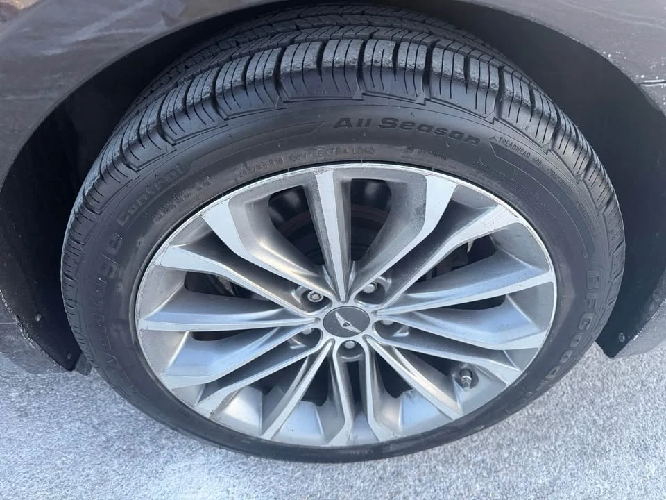 2015 Hyundai Genesis - Image 15 of 19