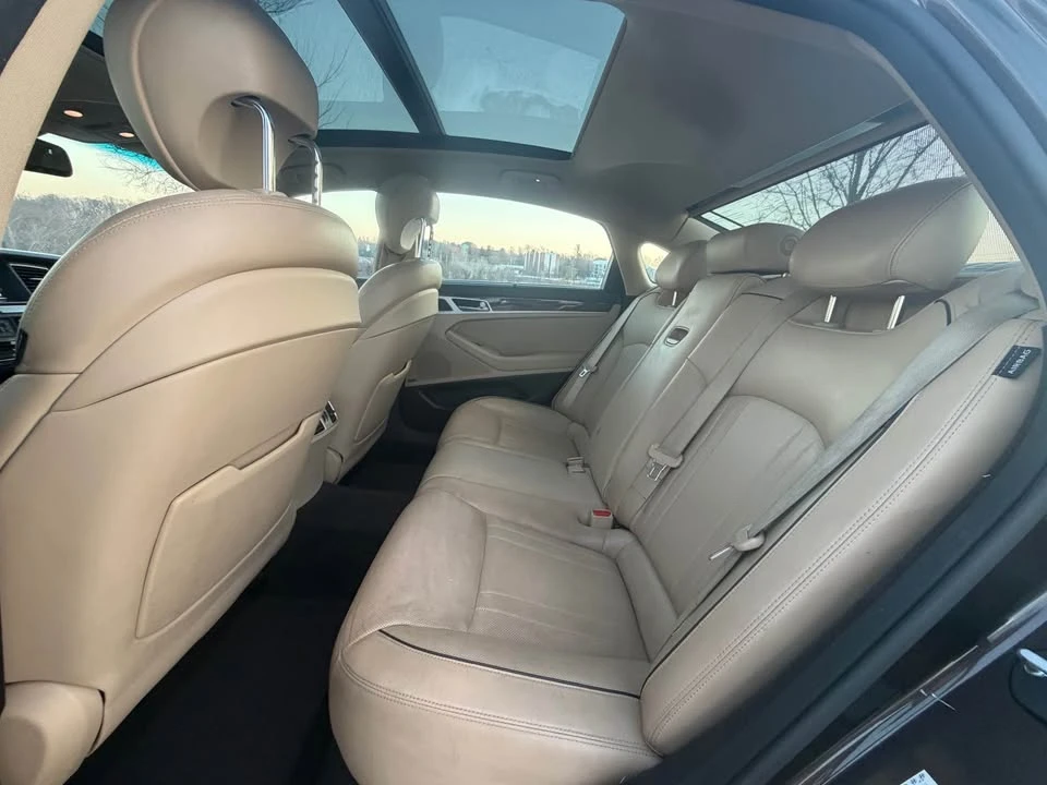 2015 Hyundai Genesis - Image 9 of 19
