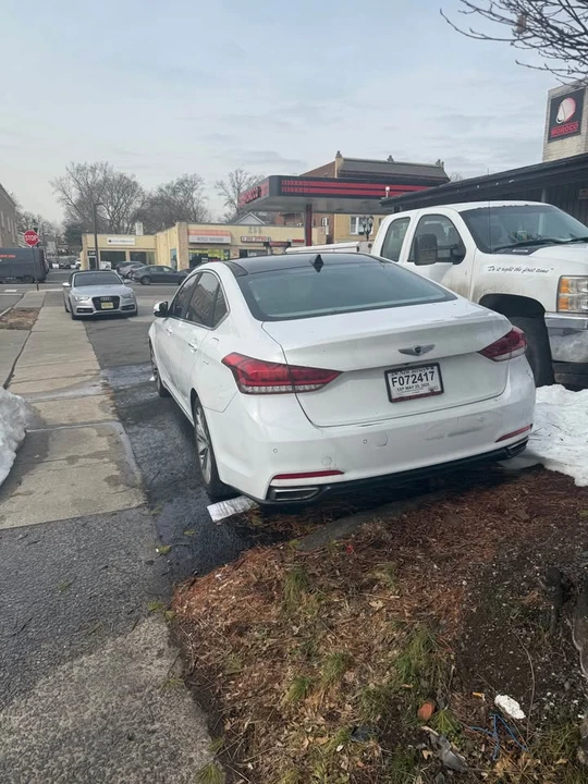 2015 Hyundai Genesis - Image 3 of 4