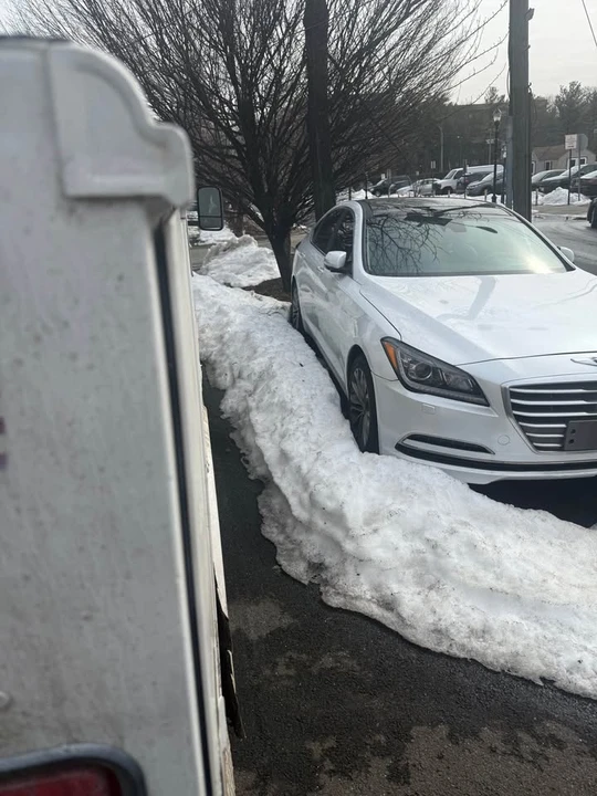 2015 Hyundai Genesis - Image 2 of 4