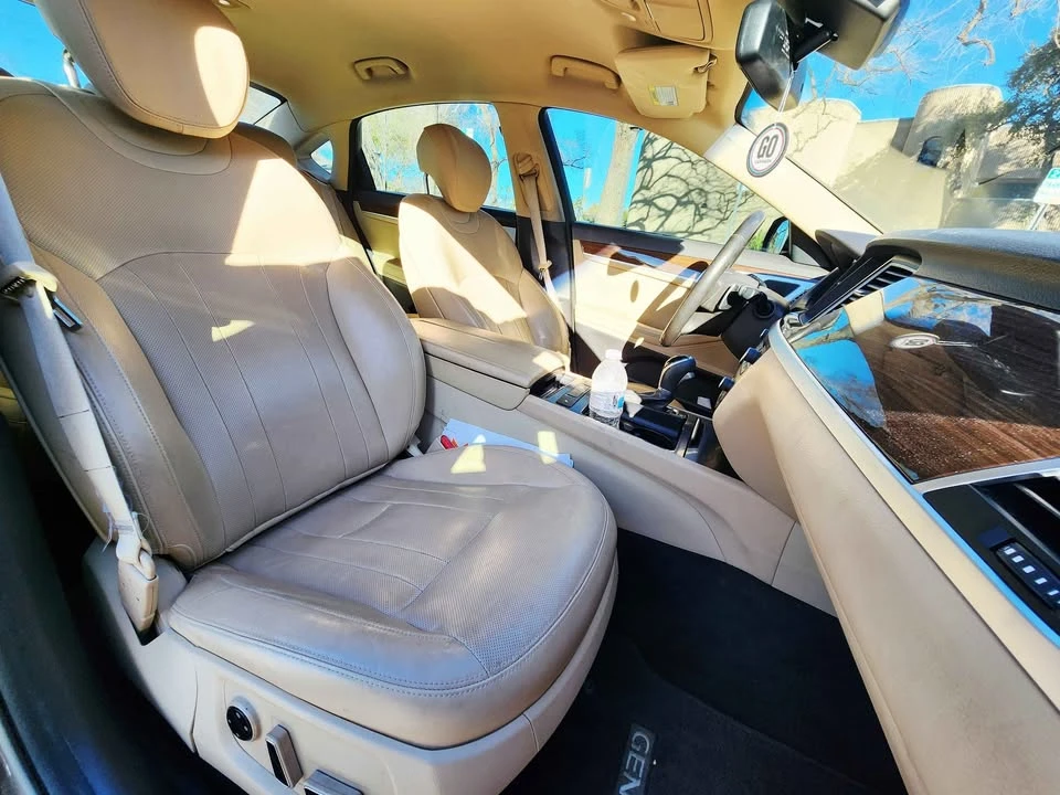 2015 Hyundai Genesis - Image 10 of 17
