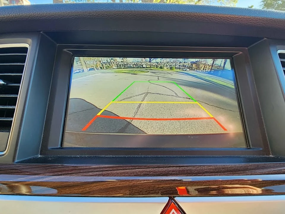2015 Hyundai Genesis - Image 16 of 17