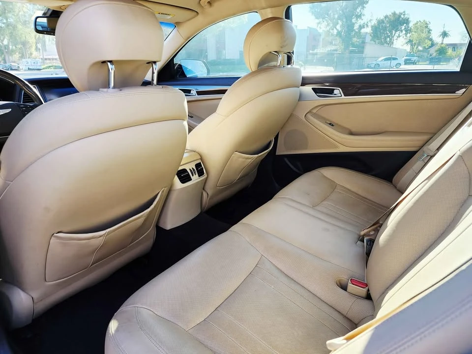 2015 Hyundai Genesis - Image 11 of 17