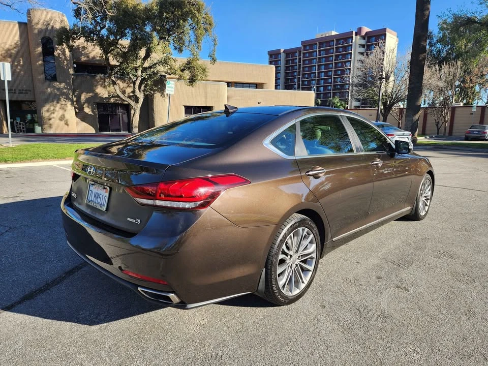2015 Hyundai Genesis - Image 5 of 17