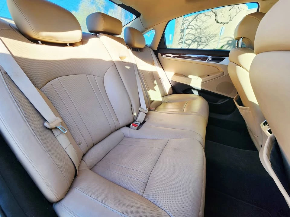 2015 Hyundai Genesis - Image 12 of 17