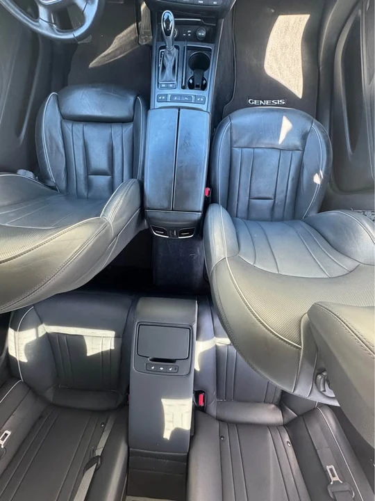 2015 Hyundai Genesis - Image 14 of 15