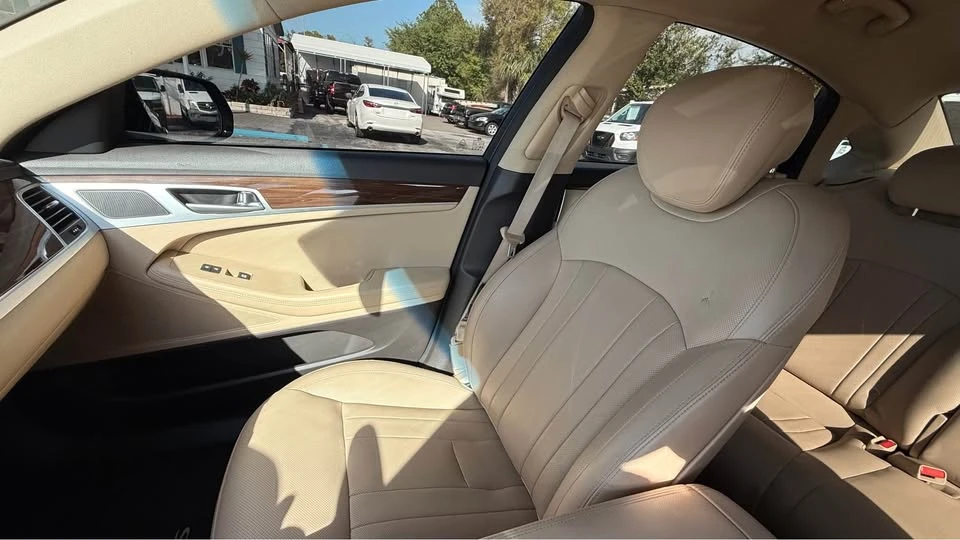 2015 Hyundai Genesis - Image 7 of 8