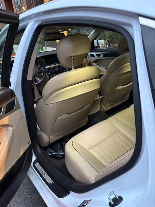 2015 Hyundai Genesis - Image 10 of 11
