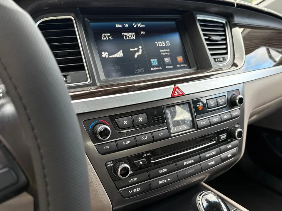 2015 Hyundai Genesis - Image 10 of 20