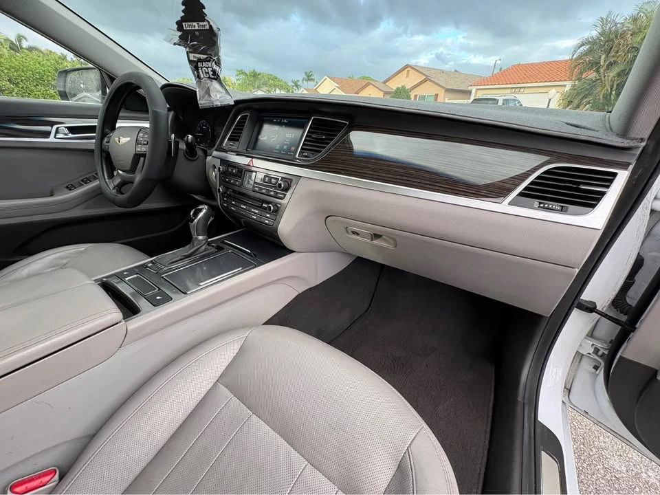 2015 Hyundai Genesis - Image 13 of 20
