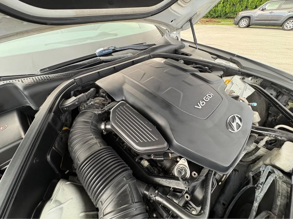 2015 Hyundai Genesis - Image 18 of 20