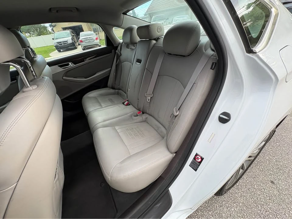 2015 Hyundai Genesis - Image 12 of 20