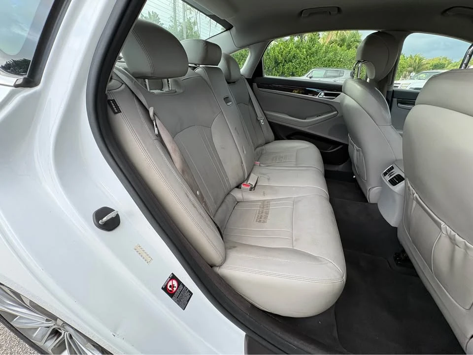 2015 Hyundai Genesis - Image 15 of 20