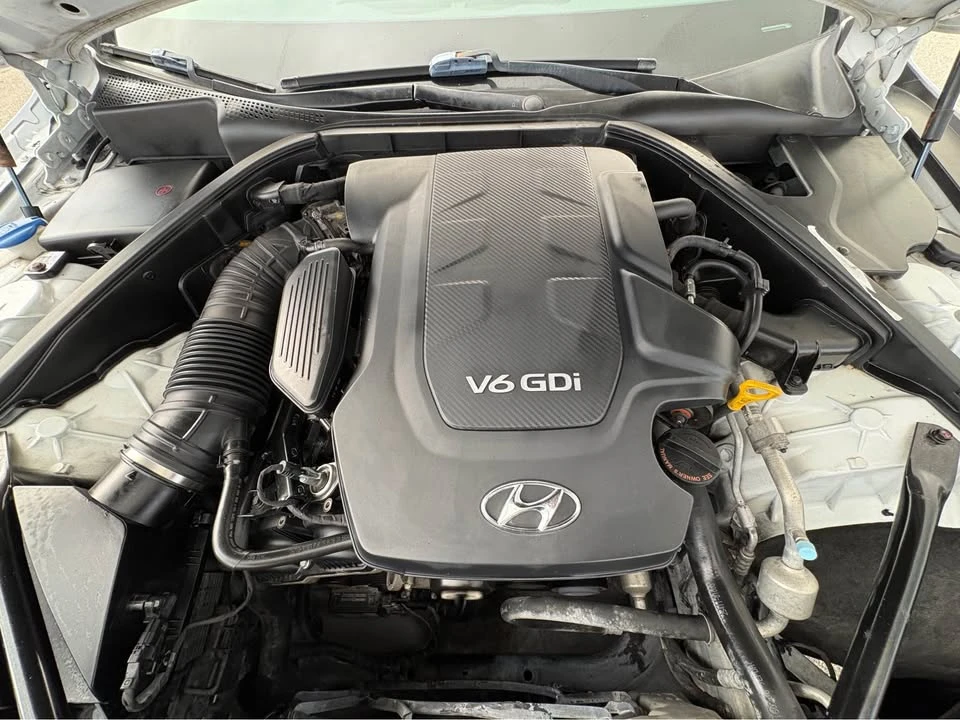 2015 Hyundai Genesis - Image 17 of 20