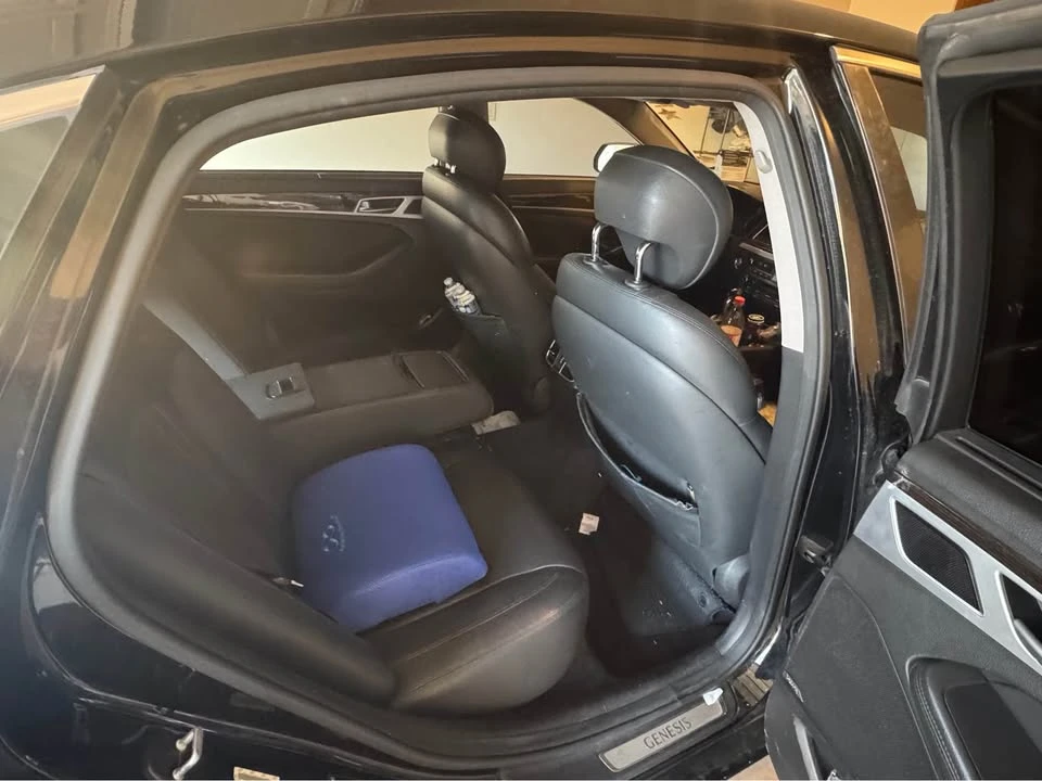2015 Hyundai Genesis - Image 5 of 8